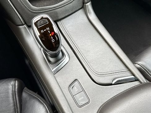 Used 2019 Cadillac XT5 Premium Luxury w/ LPO, Radiant Package image 16