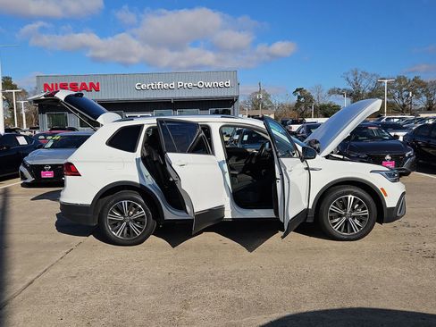 Used 2024 Volkswagen Tiguan Wolfsburg Edition image 12