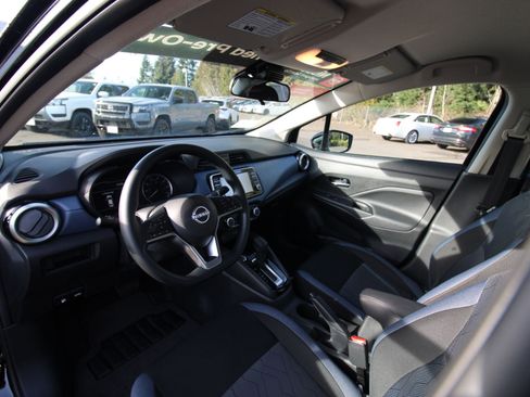 Used 2025 Nissan Versa SV w/ Trunk Package image 11