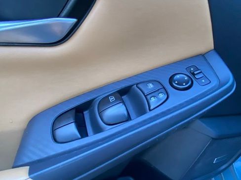 Used 2024 Nissan Sentra SV w/ SV Premium Package image 19