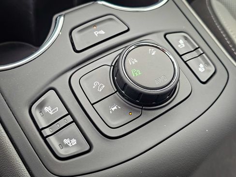 Used 2023 GMC Terrain SLT w/ Infotainment Package II AWD/4WD image 33