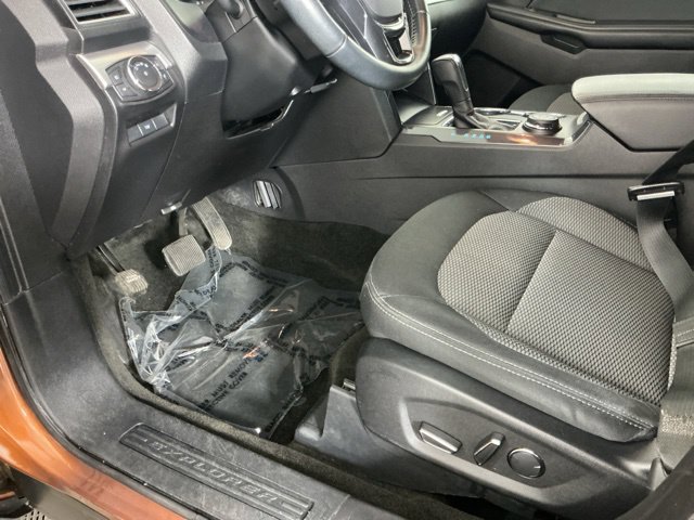 Used 2017 Ford Explorer XLT AWD/4WD image 16