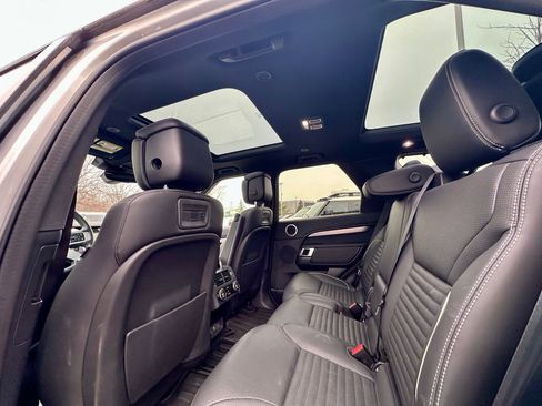 Used 2024 Land Rover Discovery Dynamic SE image 19