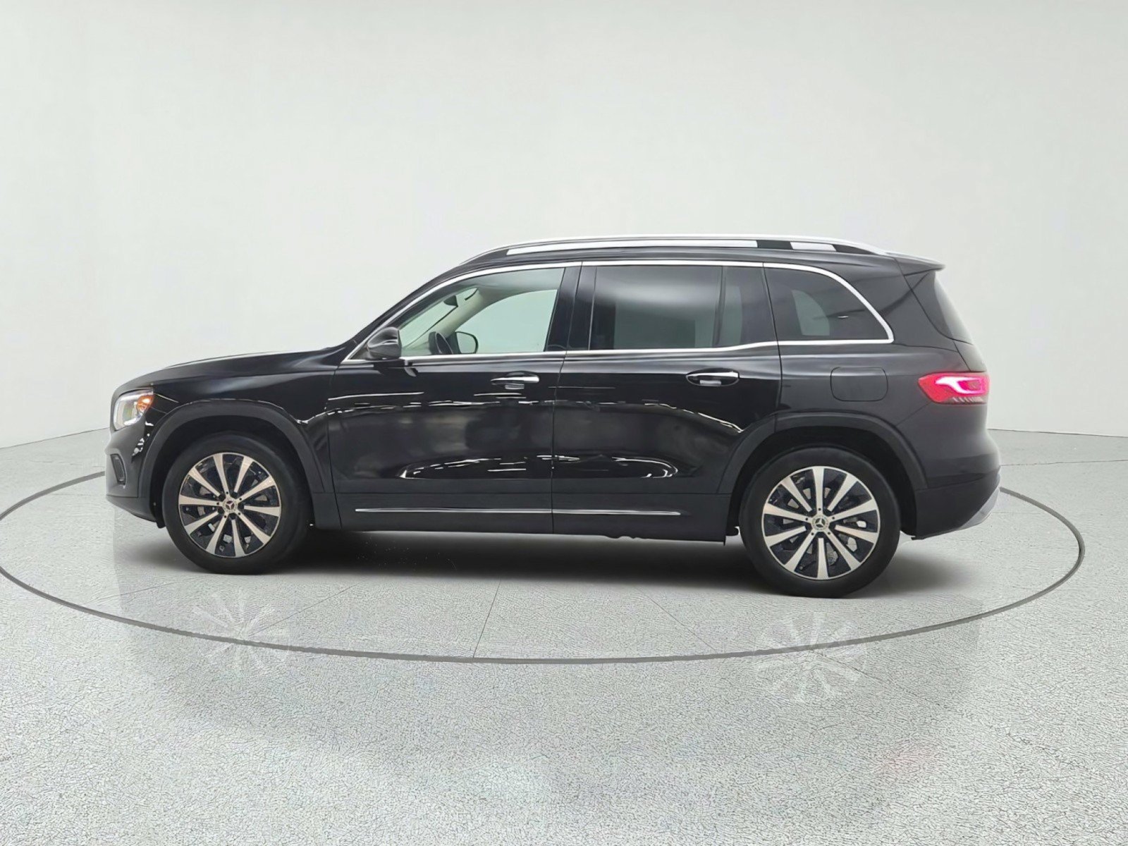 Used 2023 Mercedes-Benz GLB 250 image 8
