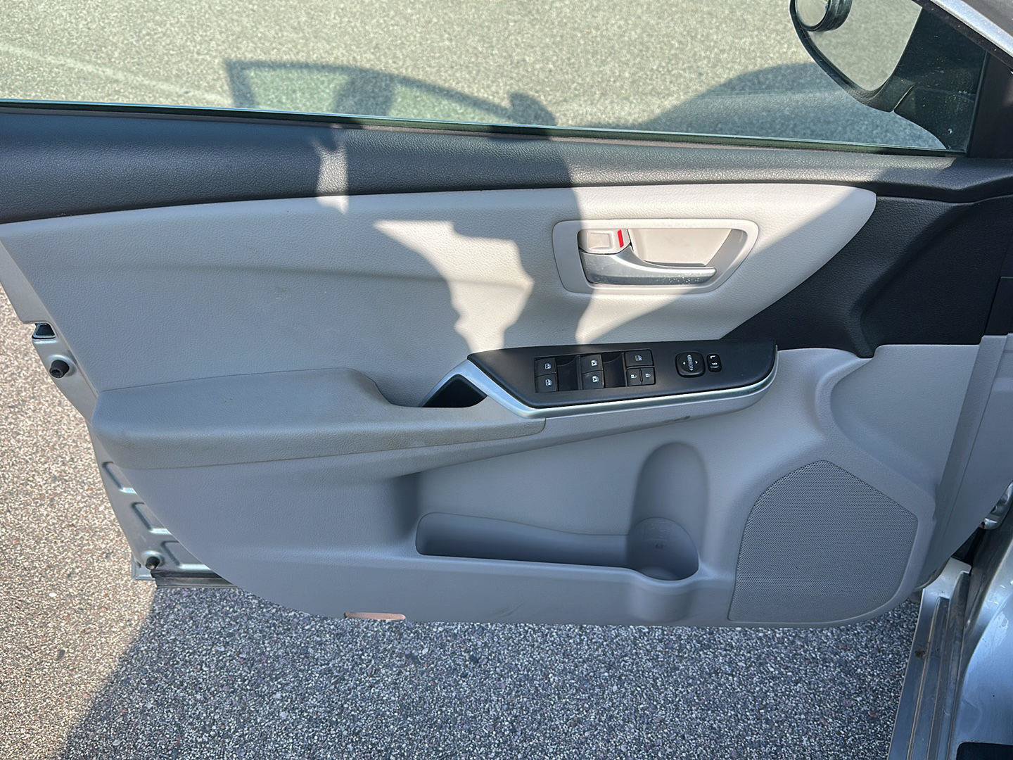 Used 2015 Toyota Camry LE FWD image 9