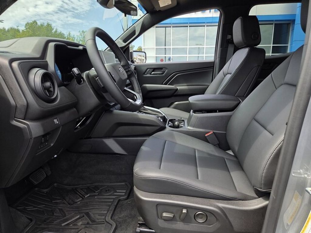 Used 2026 Chevrolet Colorado Trail Boss AWD/4WD image 10