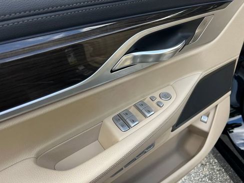Used 2018 BMW 740i image 11