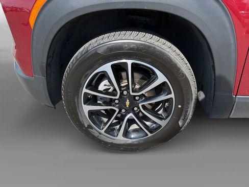 Used 2025 Chevrolet TrailBlazer LT AWD/4WD image 9