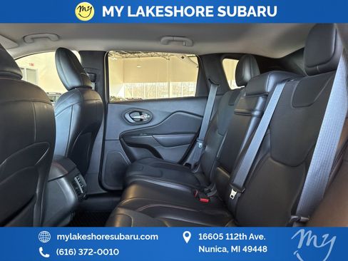 Used 2015 Jeep Cherokee Trailhawk w/ Comfort/Convenience Group image 24