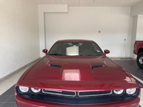 Used 2019 Dodge Challenger SXT RWD image 3