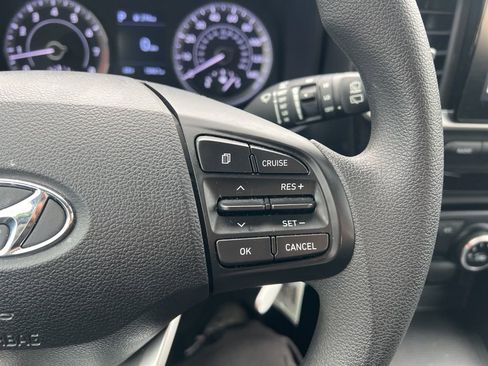 Used 2022 Hyundai Venue SE image 16