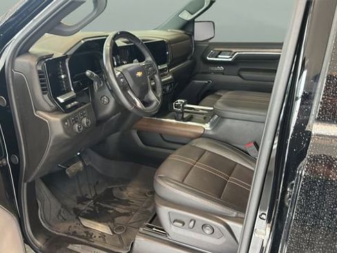 Used 2024 Chevrolet Silverado 1500 High Country w/ High Country Premium Package AWD/4WD image 7