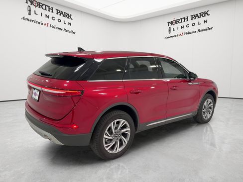 Used 2025 Lincoln Corsair FWD image 5