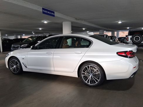 Certified 2023 BMW 530e w/ Executive Package image 2