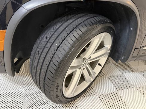 Used 2014 Volkswagen Tiguan S image 22