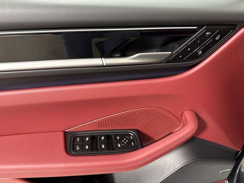 New 2026 Porsche Macan 4 Electric AWD/4WD image 33