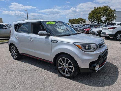 Used 2017 Kia Soul ! w/ Tech Package image 1