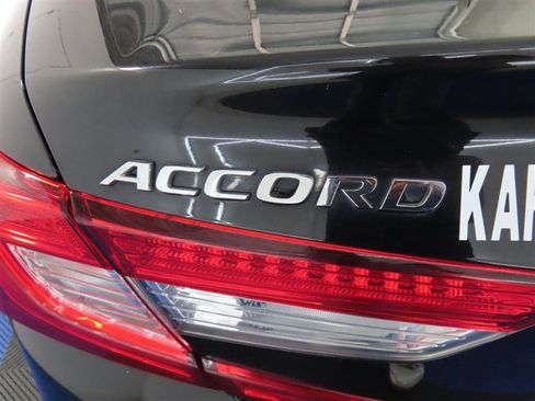 Used 2018 Honda Accord Touring image 13