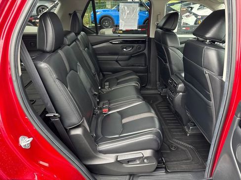 Used 2025 Honda Pilot Touring image 10