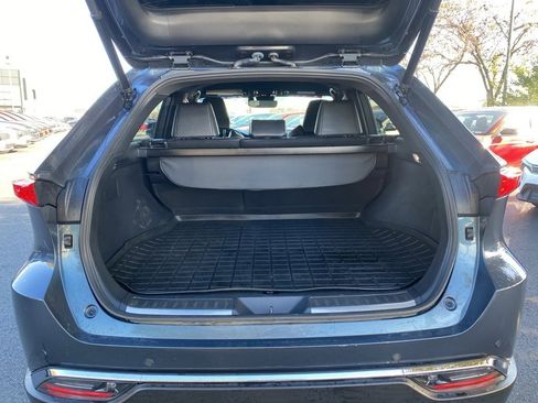 Used 2022 Toyota Venza XLE image 7