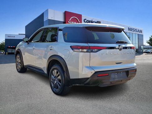 Used 2024 Nissan Pathfinder S image 4