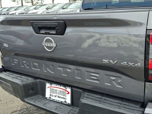 Used 2023 Nissan Frontier SV image 15