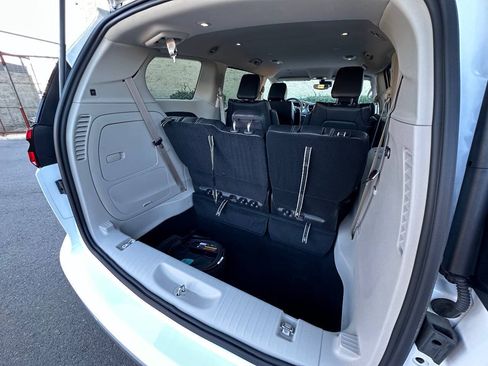Used 2024 Chrysler Pacifica Limited FWD image 35