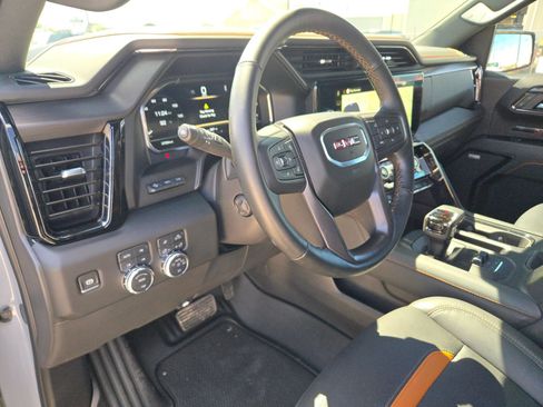 Used 2025 GMC Sierra 1500 AT4 w/ AT4 Premium Package AWD/4WD image 10