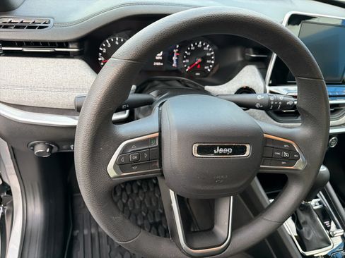 Used 2025 Jeep Compass Sport w/ Mopar Graphics Package AWD/4WD image 21