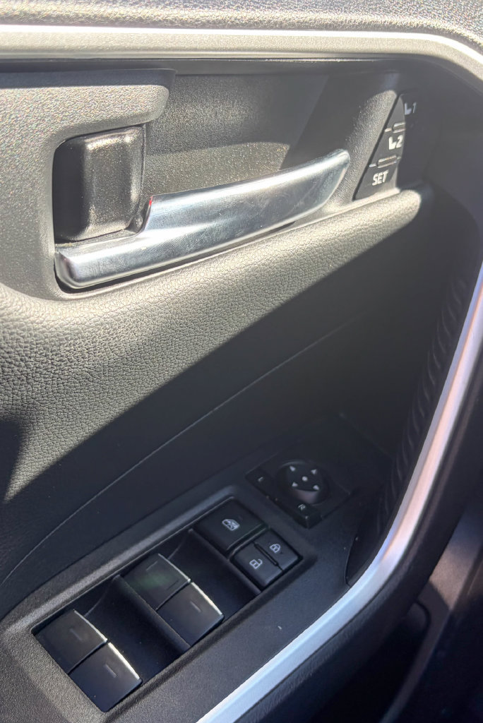 Used 2022 Toyota RAV4 XSE AWD/4WD image 14
