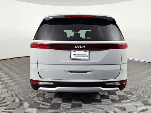 Used 2024 Kia Carnival EX FWD image 5