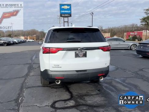 Used 2023 Chevrolet Traverse LT w/ Midnight/Sport Edition image 7
