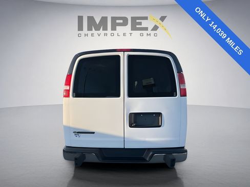 Used 2023 Chevrolet Express 2500 w/ Driver Convenience Package RWD image 4