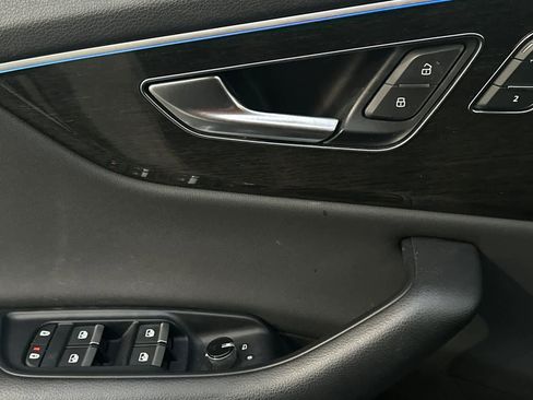 Used 2019 Audi Q8 Prestige image 13