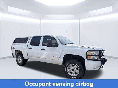 Used 2007 Chevrolet Silverado 1500 LT w/ 2LT Audio Package AWD/4WD image 11