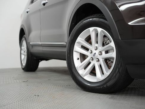 Used 2013 Ford Explorer XLT image 17