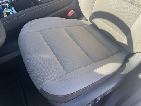 Used 2025 Chevrolet Traverse LT image 23