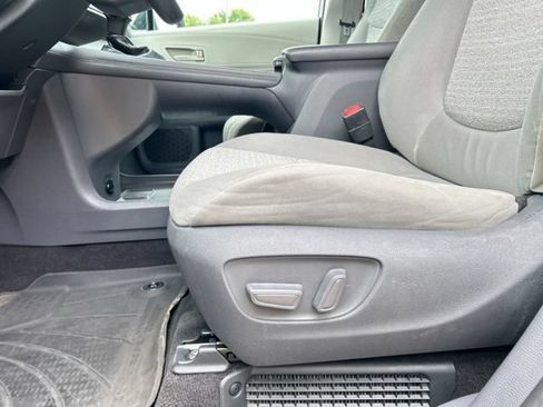 Used 2021 Toyota Sienna LE AWD/4WD image 33