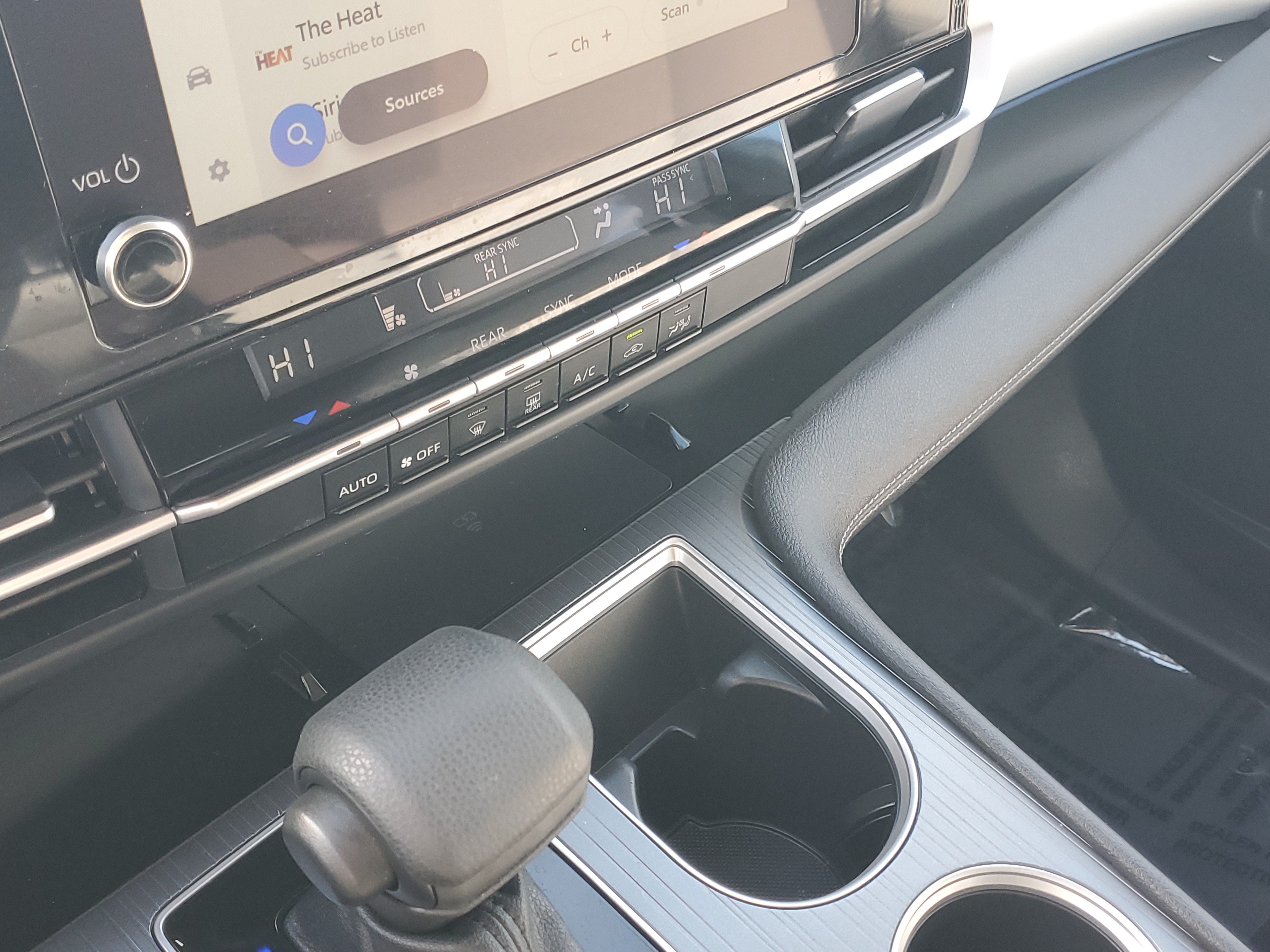 Certified 2025 Toyota Sienna LE FWD image 32