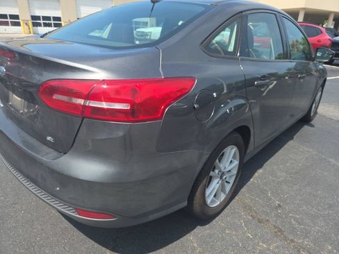 Used 2018 Ford Focus SE FWD image 6