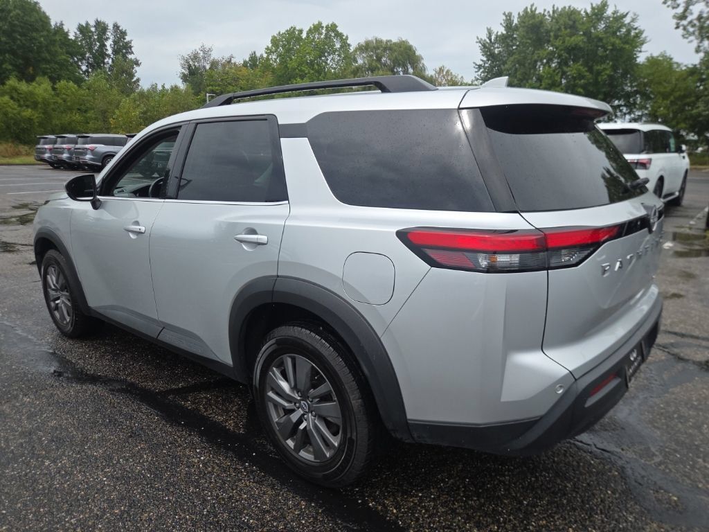 Used 2024 Nissan Pathfinder SV AWD/4WD image 4