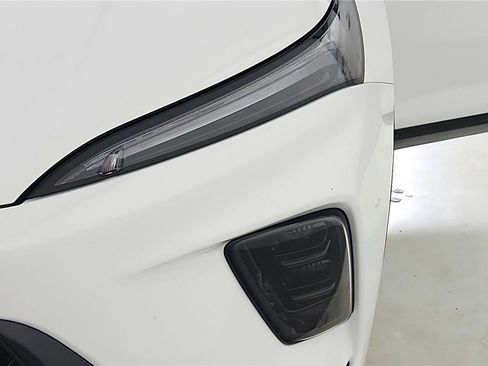 Used 2025 Buick Enclave Sport Touring image 34