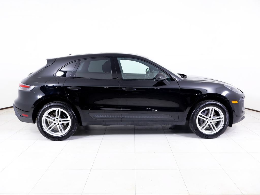 Certified 2024 Porsche Macan AWD/4WD image 35
