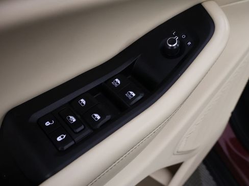 Used 2023 Jeep Grand Cherokee L Limited AWD/4WD image 36