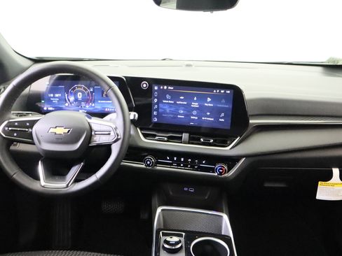 New 2026 Chevrolet Equinox LT w/ Safety and Technology Package FWD image 16