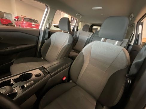 Used 2023 Nissan Rogue SV image 11