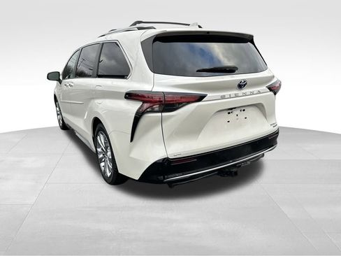 Used 2021 Toyota Sienna Platinum image 5