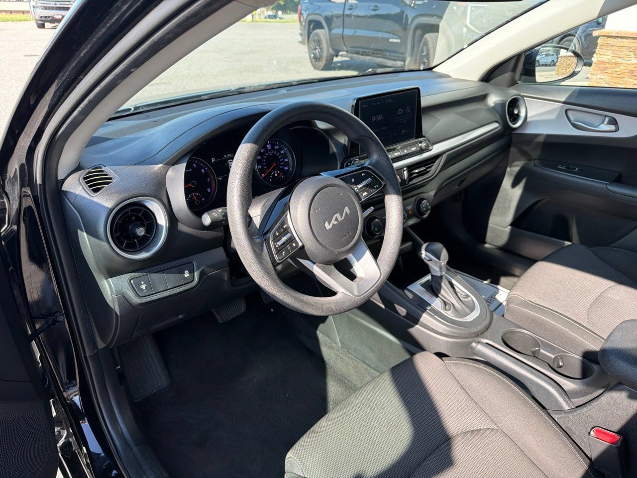 Used 2024 Kia Forte LXS FWD image 4