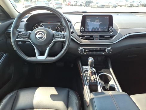 Used 2024 Nissan Altima 2.5 SR FWD image 13