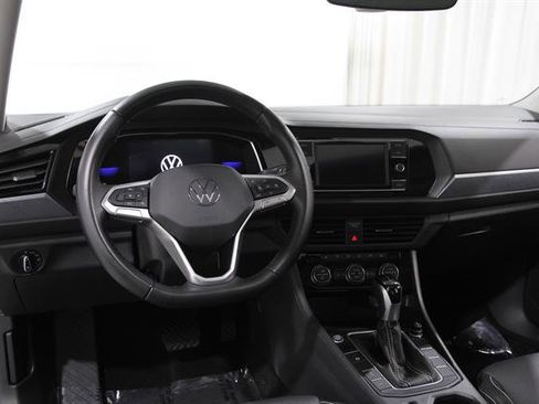 Used 2023 Volkswagen Jetta SE w/ Panoramic Sunroof Package FWD image 6